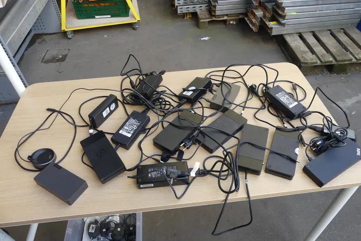 Konvolut Docking Stations verschiedene Hersteller